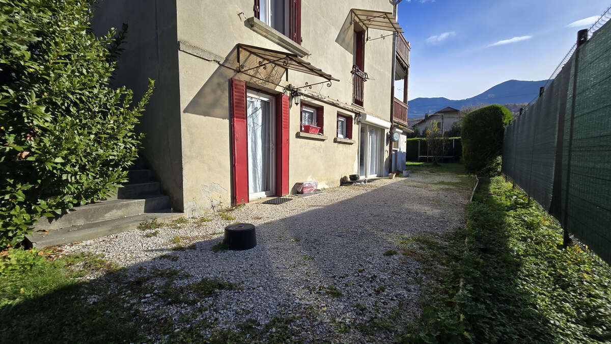 Appartement à LA CROIX-DE-LA-ROCHETTE