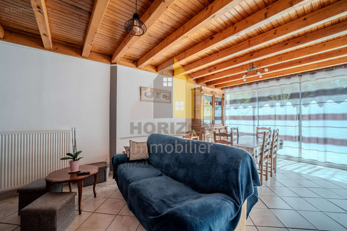 Maison de village mitoyenne d'un côté et son terrain attenant ! - photo 3