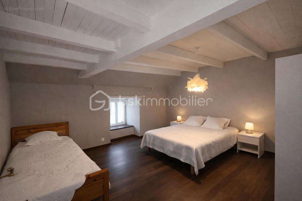 Maison en pierre 131 m² + grange 110 m² – Fort potentiel gîtes - photo 9