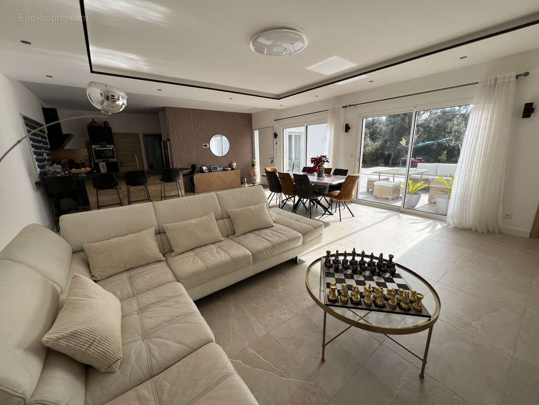 Maison à SILLANS-LA-CASCADE