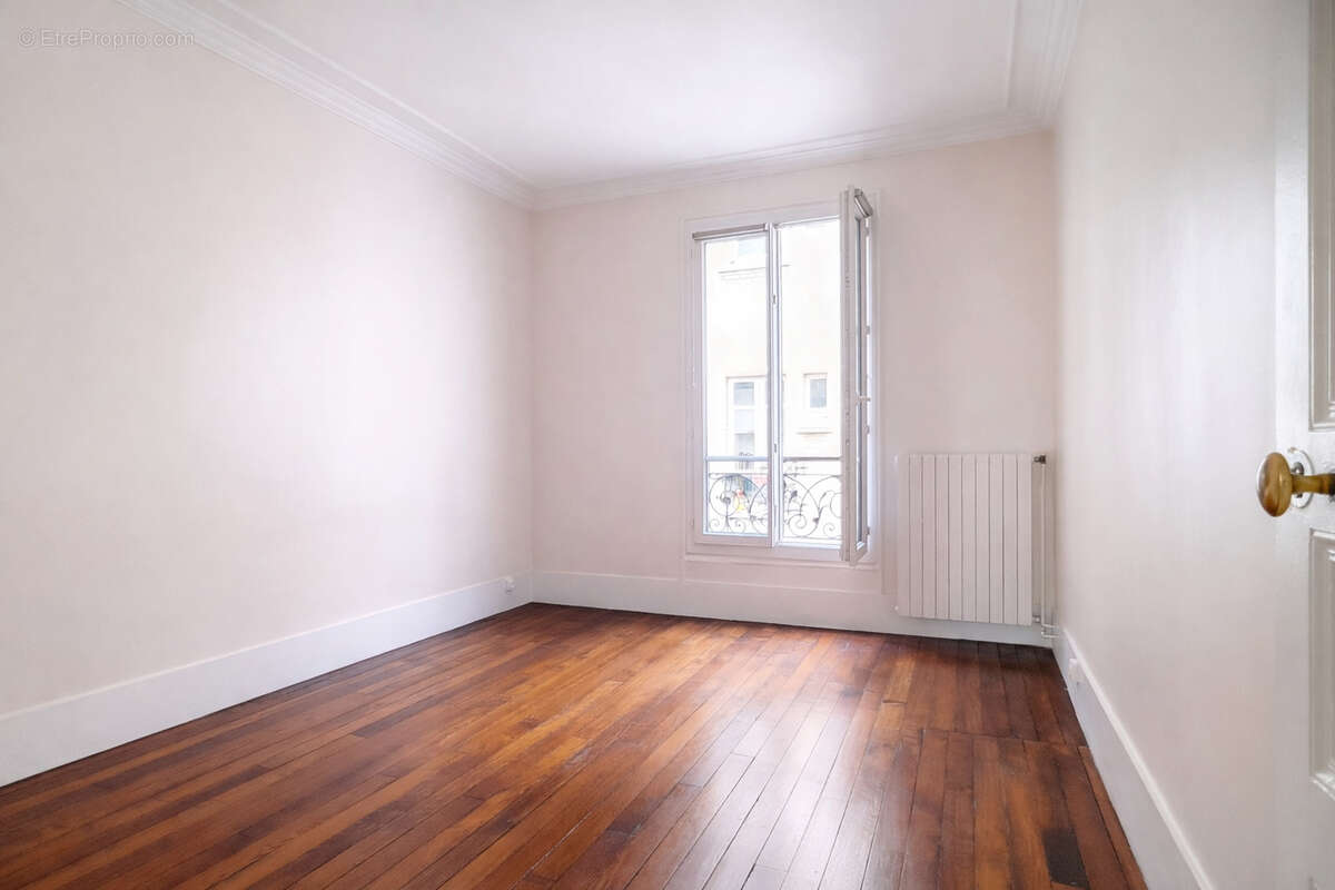 Appartement à PARIS-14E