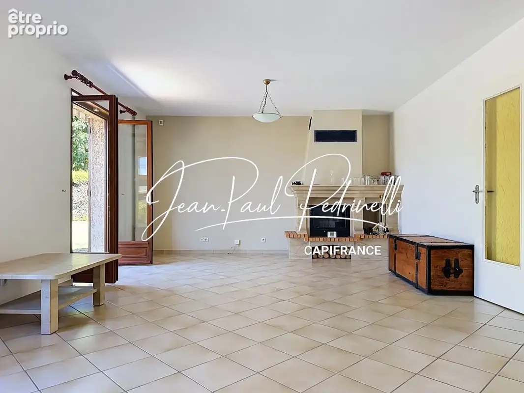 CALUIRE-ET-CUIRE Cœur Vassieux - Maison 4 pièces et spacieux double garage et espace rangement - Terrain plat 770 M²  piscinable - photo 4