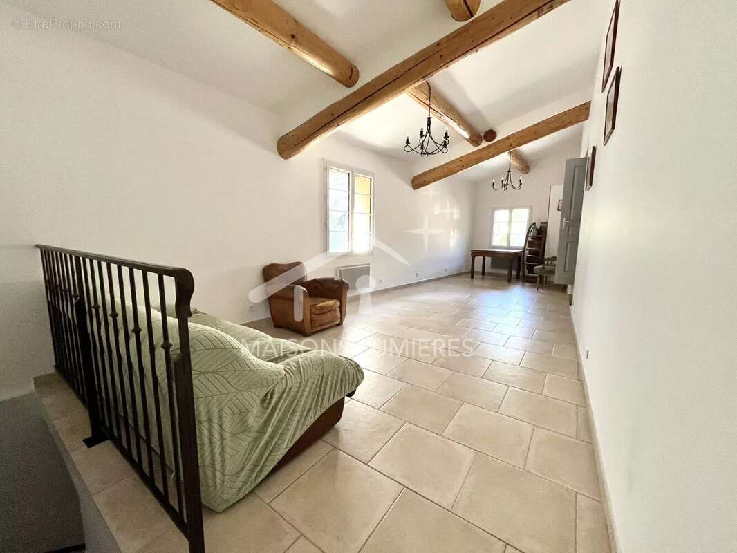 Maison à SAINT-SATURNIN-LES-APT