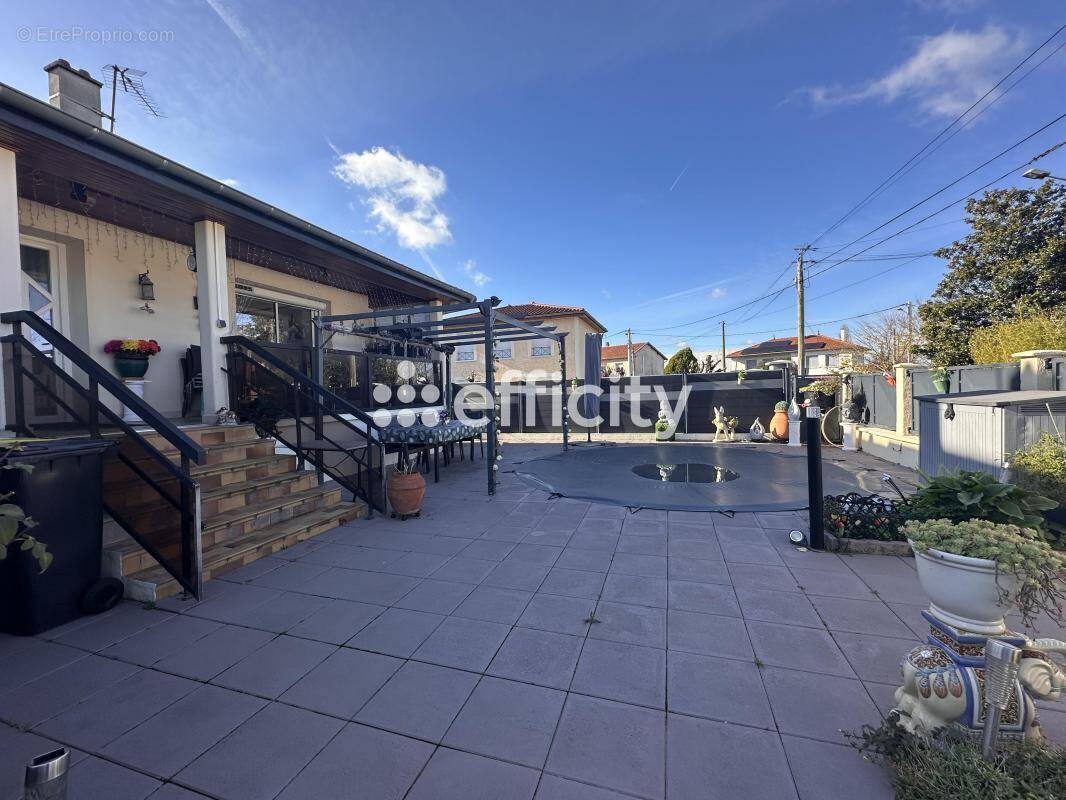 Maison à DECINES-CHARPIEU