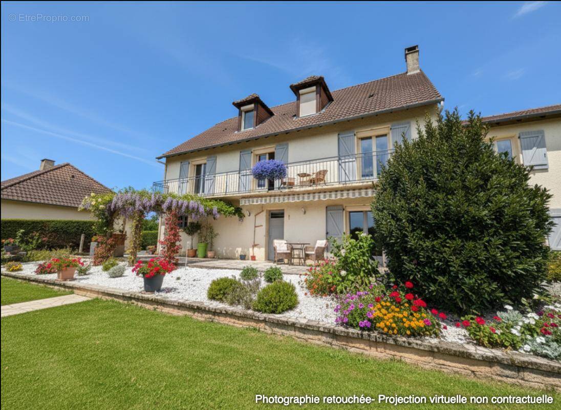 Maison à LARCHE