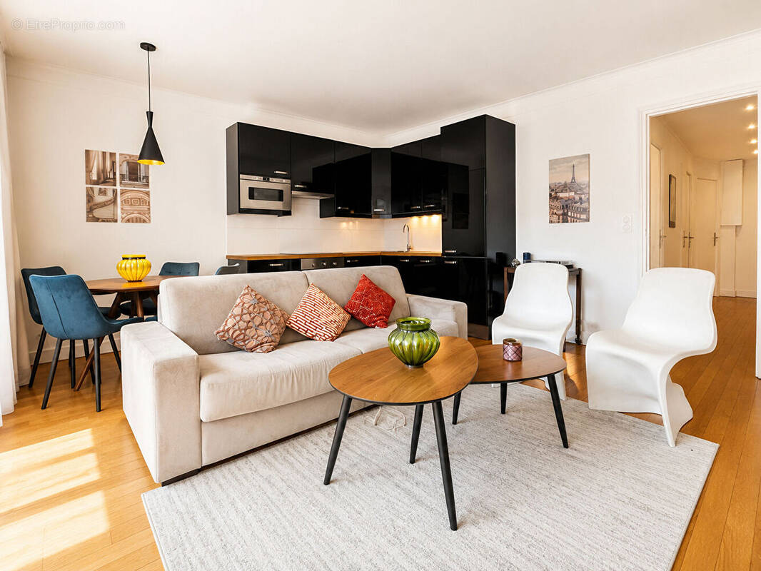 Appartement à PARIS-16E