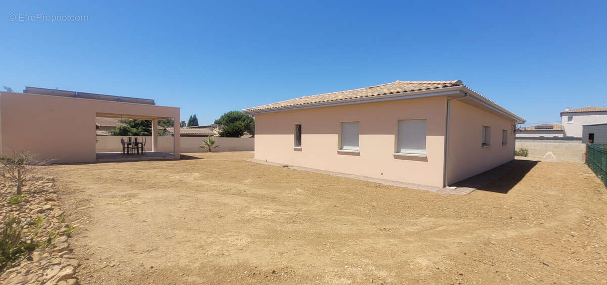 Maison à PARAZA