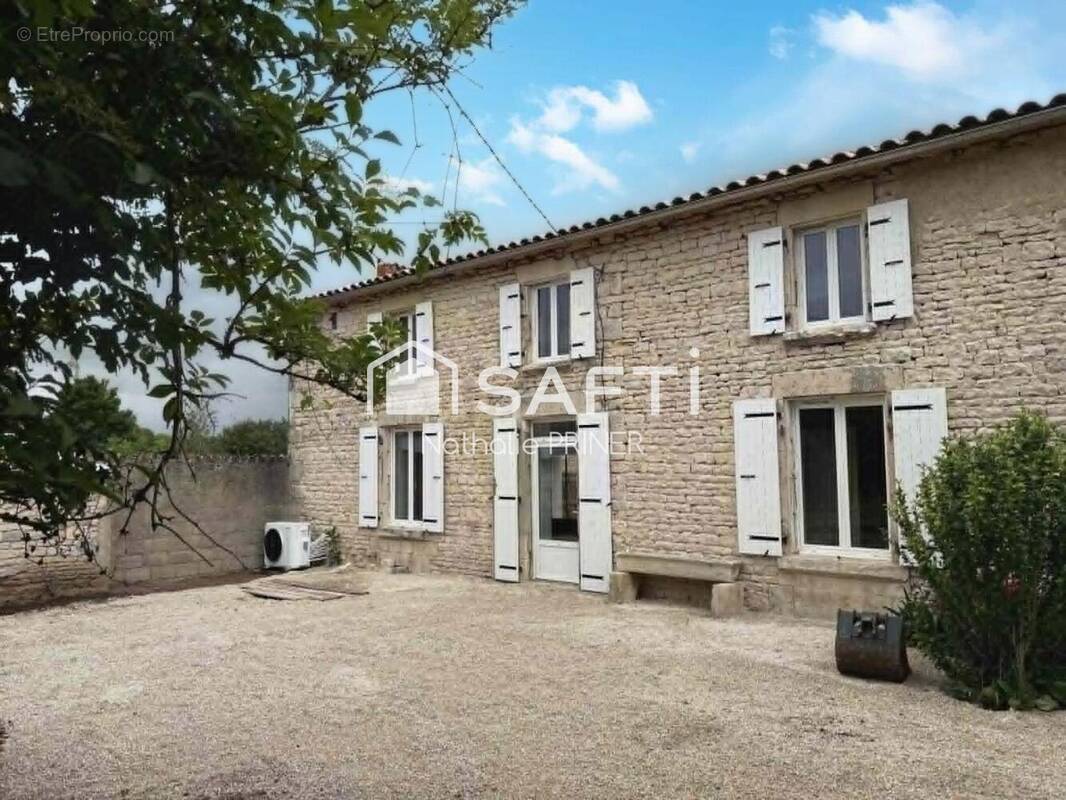 Photo 1 - Maison à LA ROCHENARD