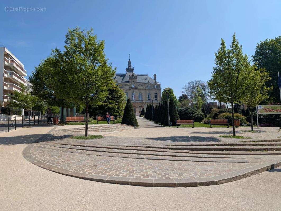Commerce à LE PERREUX-SUR-MARNE