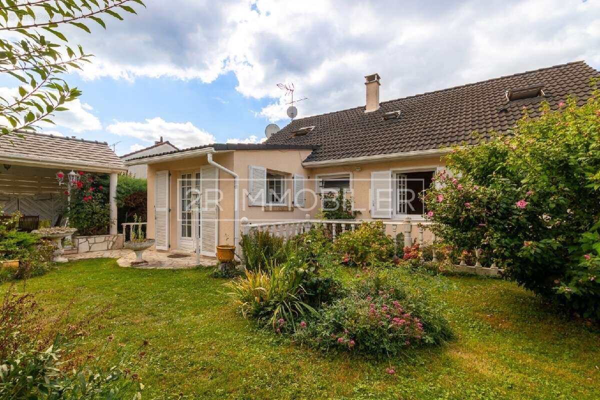 Maison à OZOIR-LA-FERRIERE