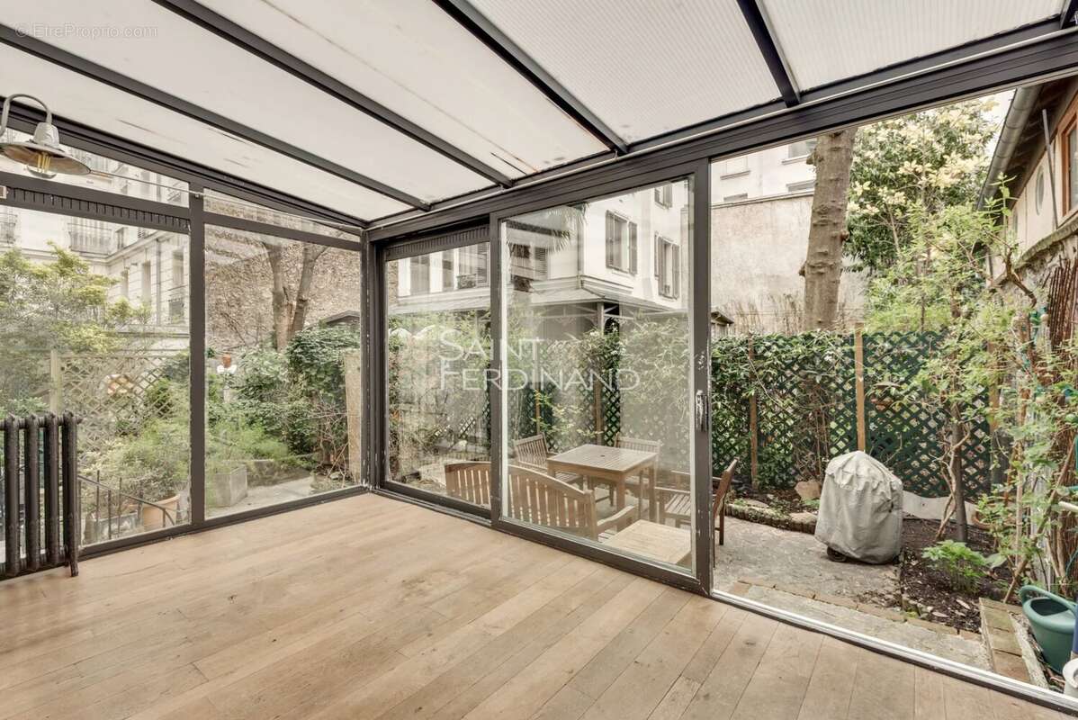 Appartement à PARIS-17E