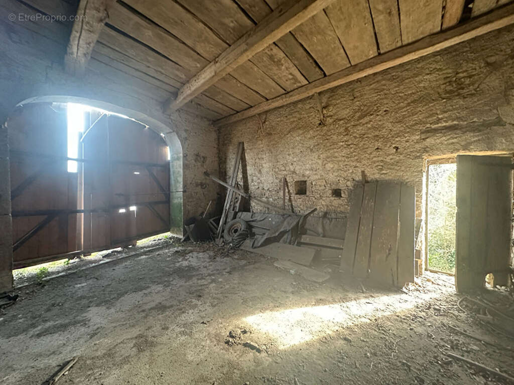 Maison ancienne ferme à rénover 351m², Arlay - St Germain les Arlay 39210 - photo 12