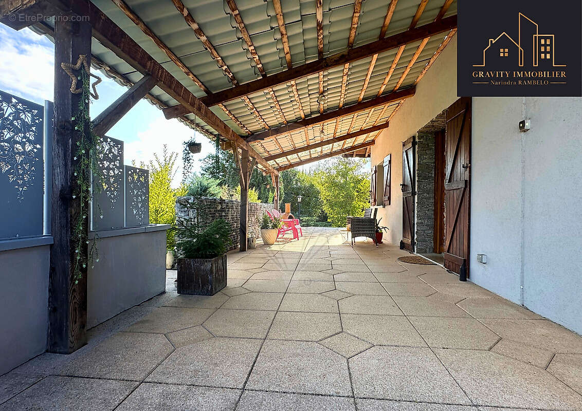 Maison à SCIENTRIER