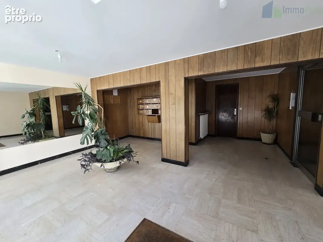 A vendre grand t2 57m2 lyon 8 la plaine santy - photo 2