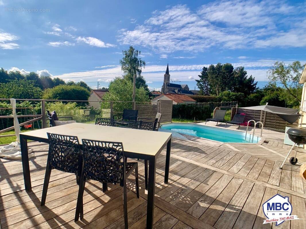 Maison à MONTREVAULT