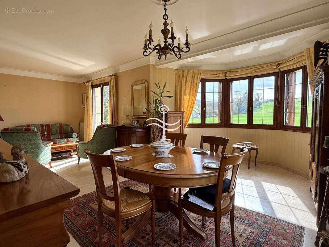 Maison à BRETTEVILLE-SUR-LAIZE