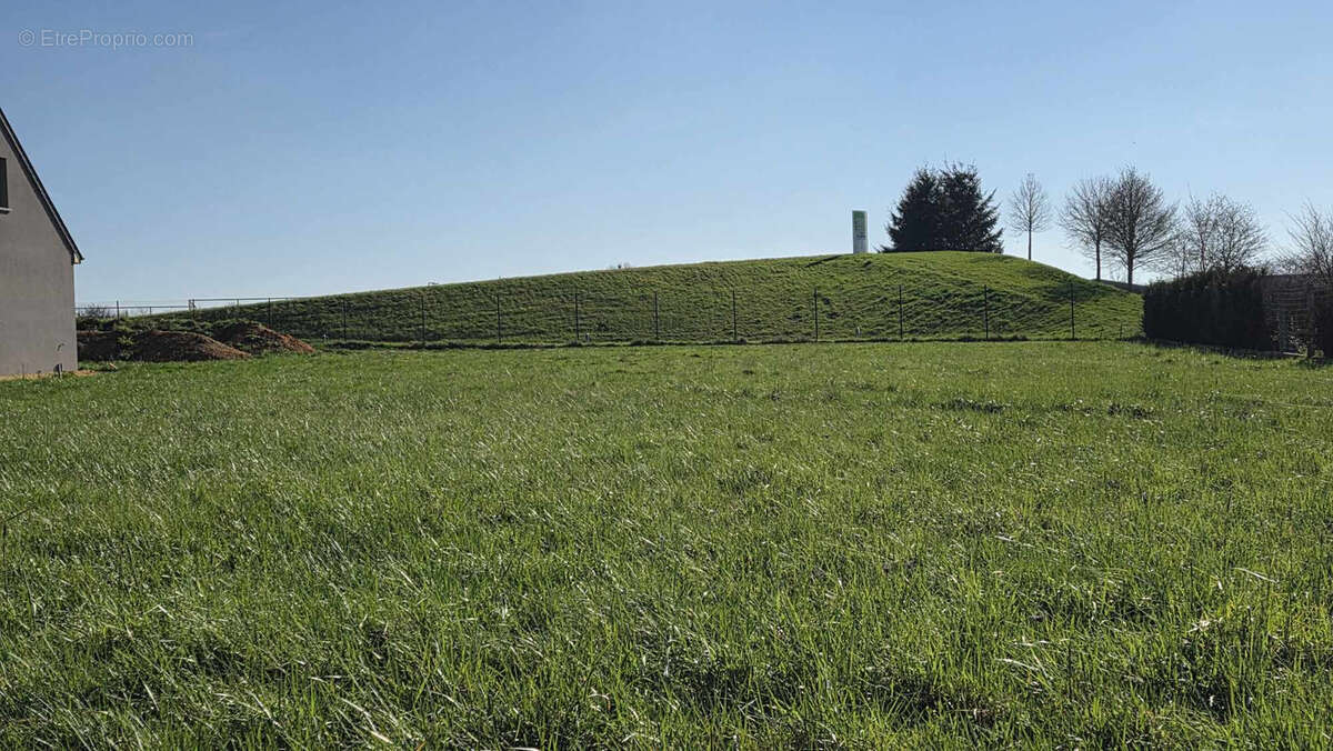 Terrain à SAINT-CALAIS