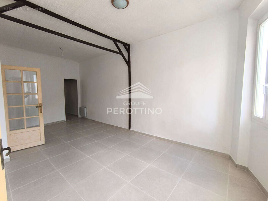 Appartement à ROQUEVAIRE