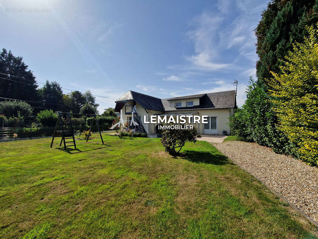 Maison à LES TROIS-PIERRES