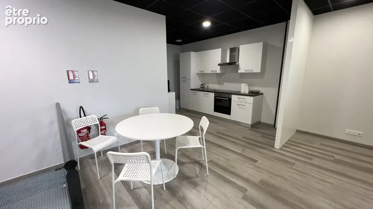 Bureaux Locaux d'Activités à Vendre - 351m2 proche MONTMELIAN (73) - photo 5
