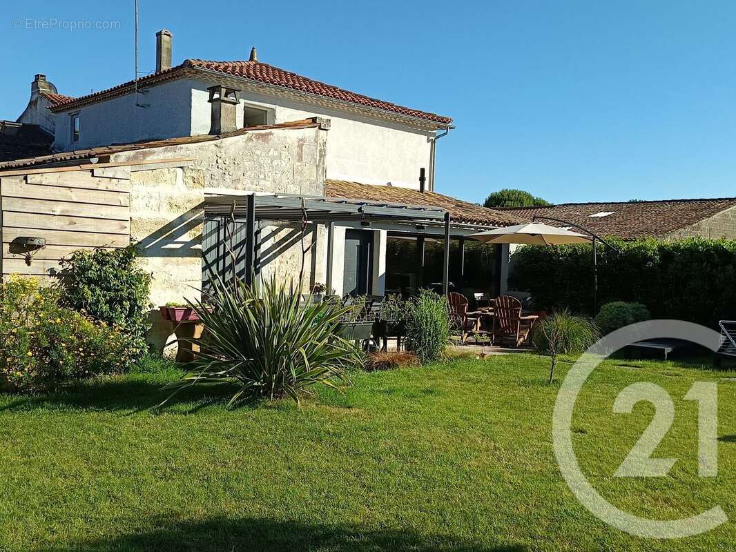 Maison à CHENAC-SAINT-SEURIN-D&#039;UZET
