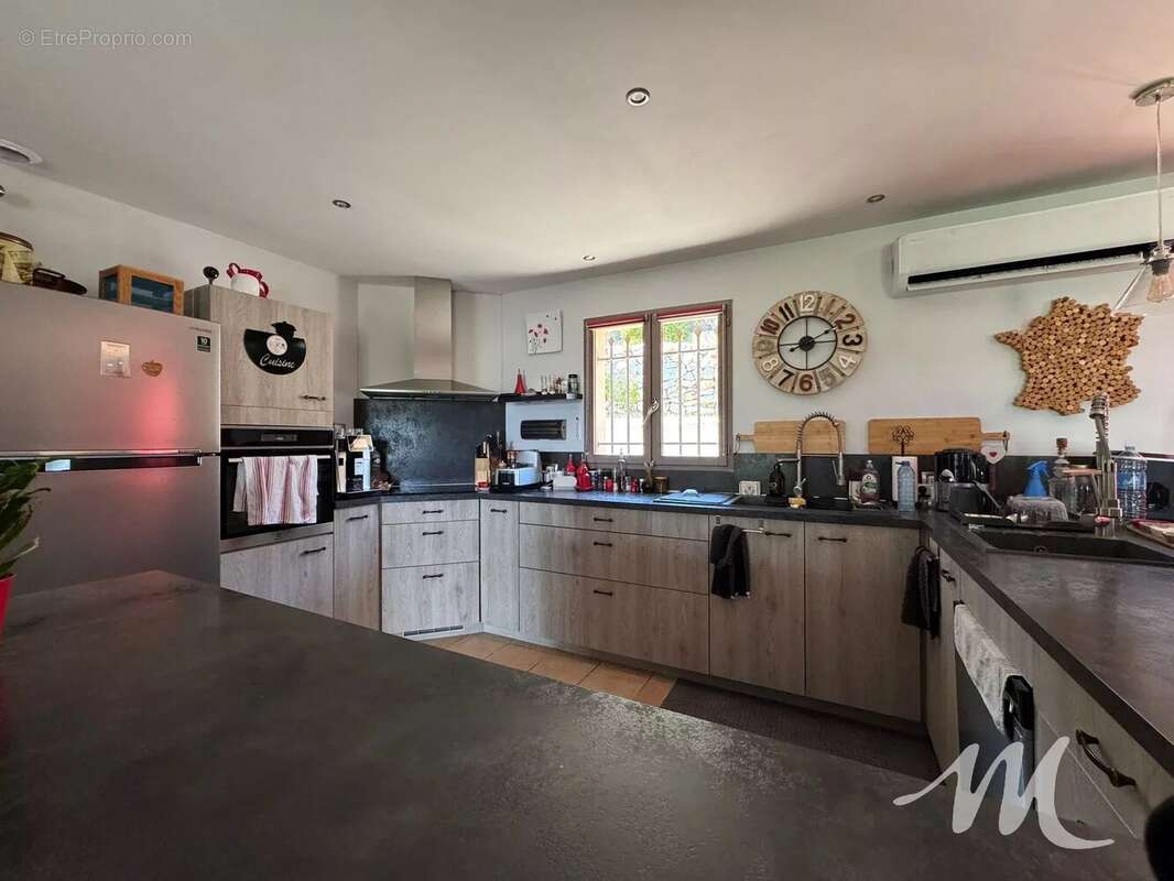 Grande maison de Charme à vendre  à Montmeyan avec Piscine, garage, abri voiture - photo 8