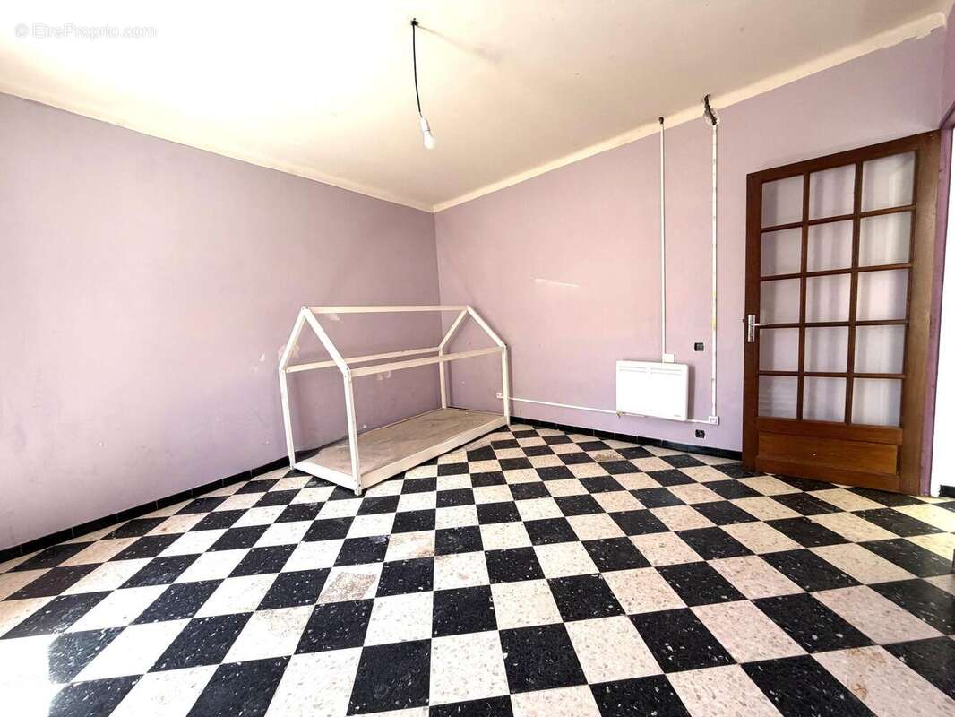 Maison 108 m² à Senas  - photo 4