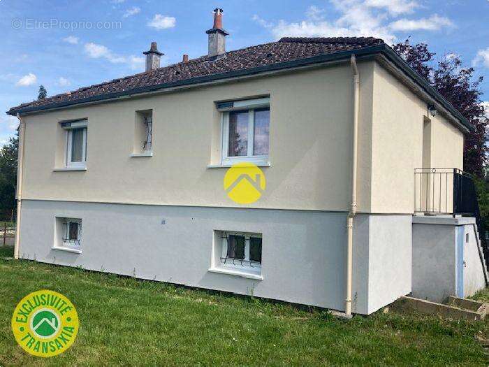 Maison à LES AIX-D'ANGILLON