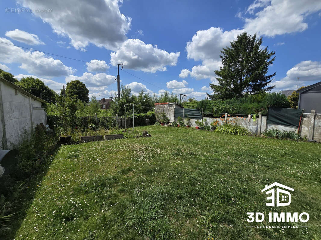 Maison à AVESNES-SUR-HELPE