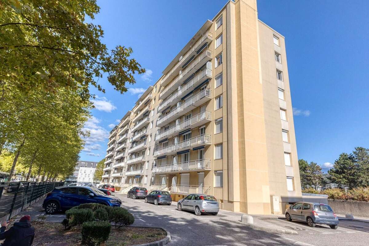 Appartement à LE PONT-DE-CLAIX