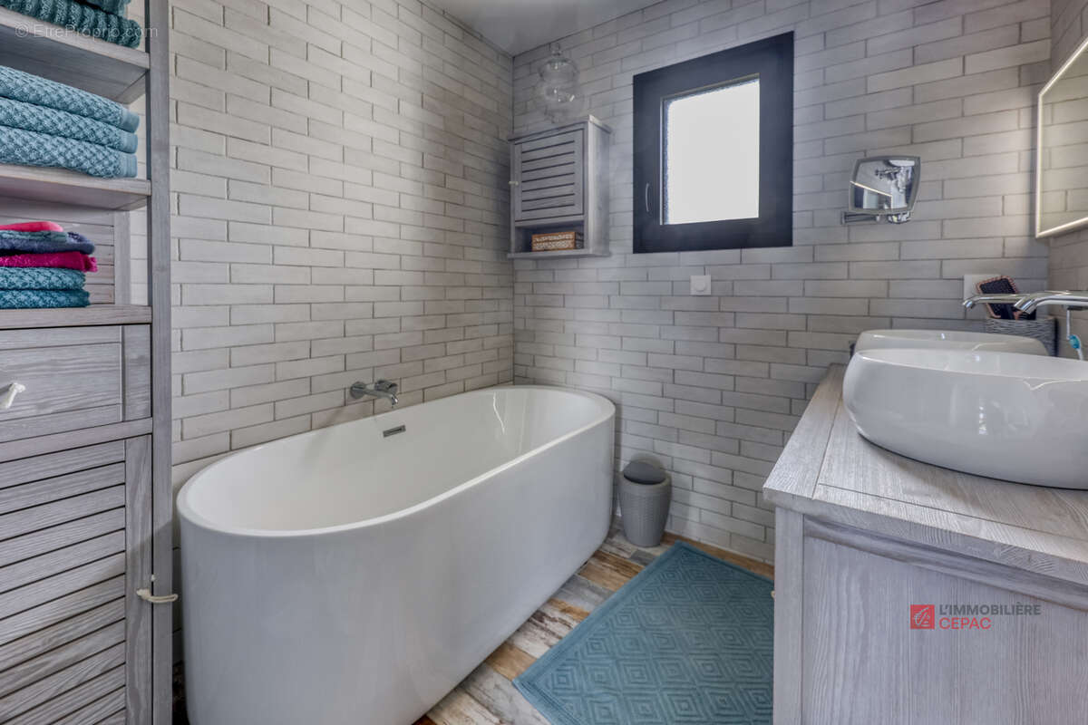 Maison à LA CADIERE-D'AZUR