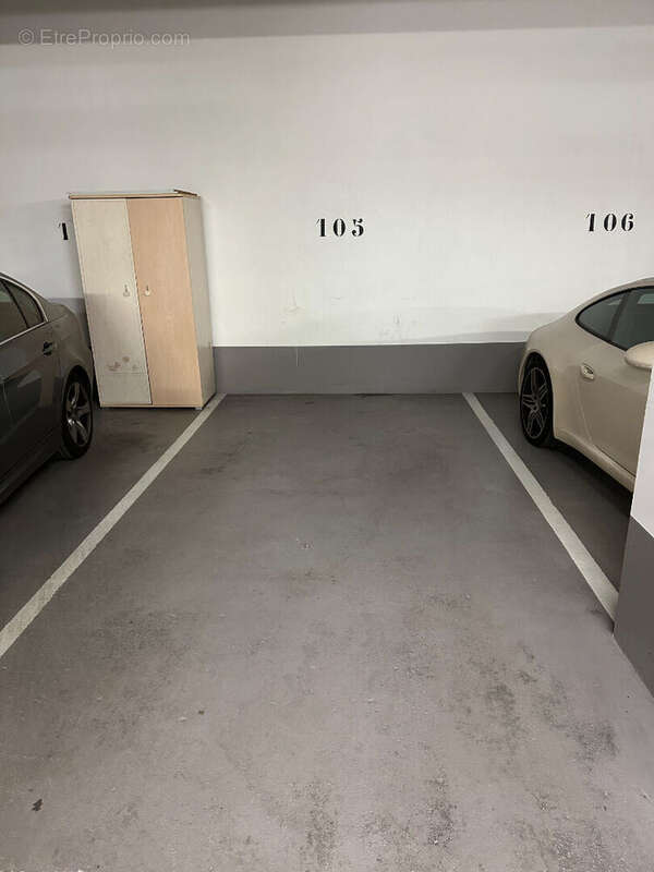 Parking à SURESNES