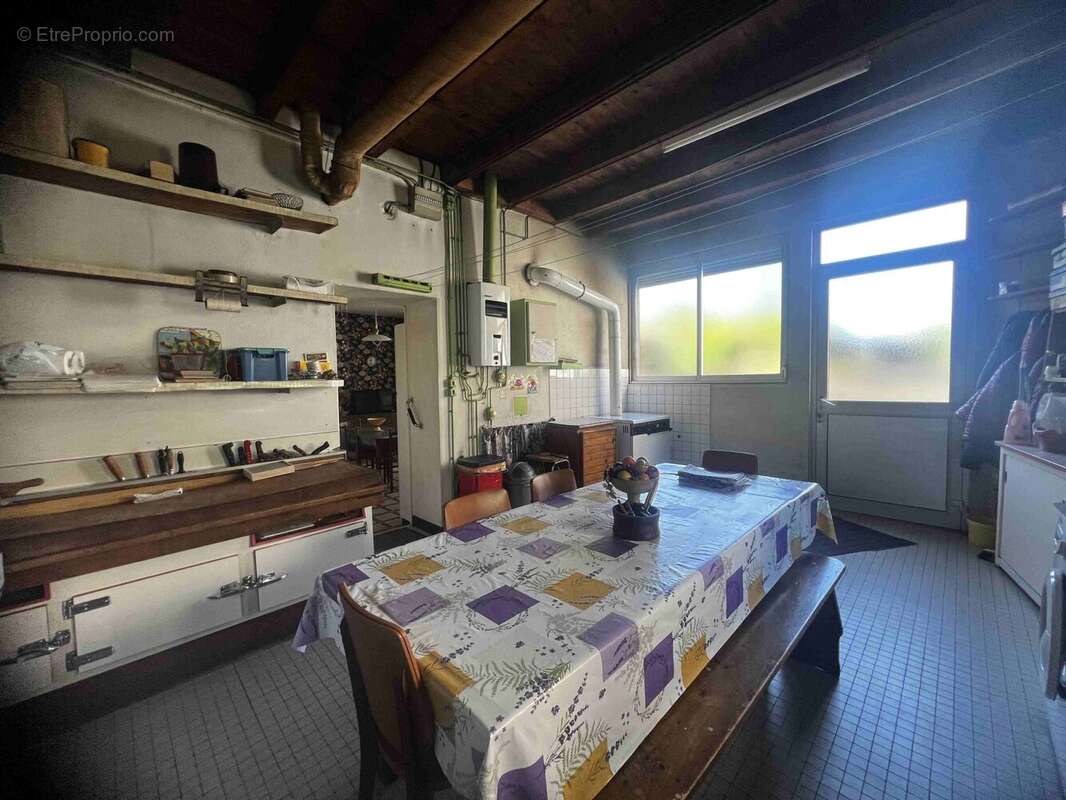 Maison 226 m² à Saint-Laurent-De-Ceris  - photo 9