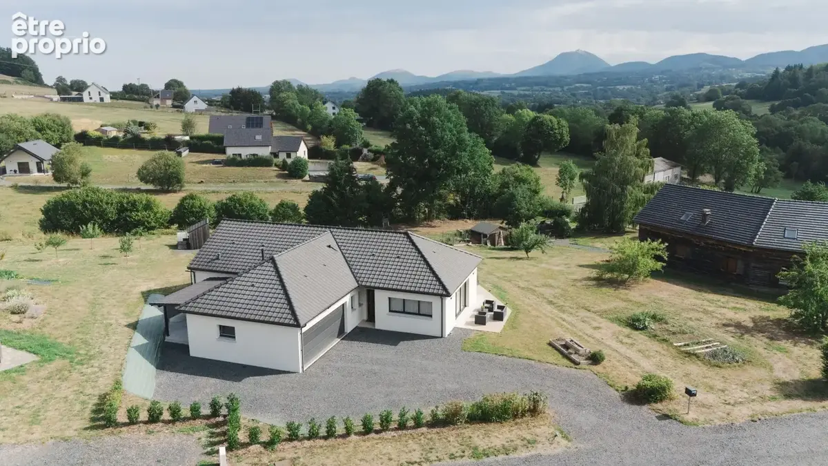 Maison 123 m² à Saint-Bonnet-Pres-Orcival  - photo 2