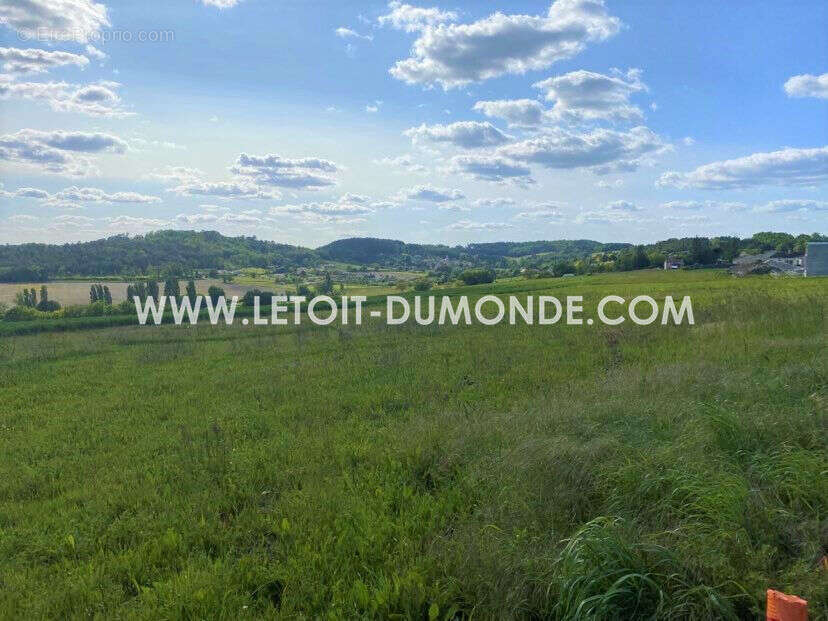 Terrain à LEGUILLAC-DE-L&#039;AUCHE
