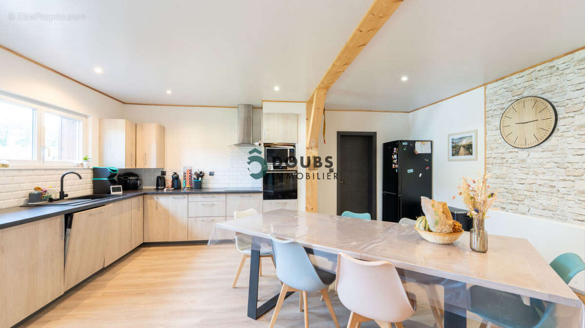 Maison à GUYANS-VENNES