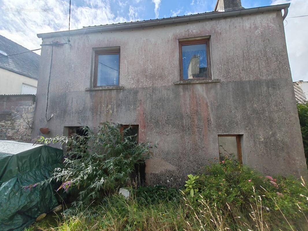 Maison à LE CLOITRE-SAINT-THEGONNEC