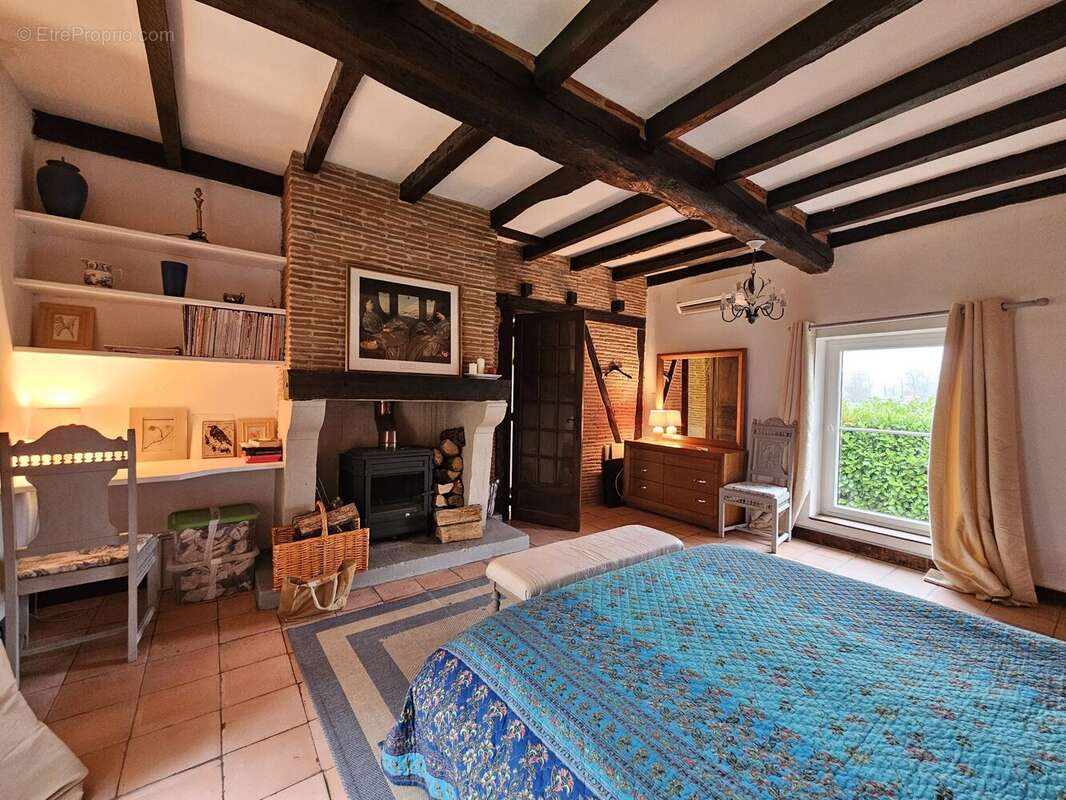 Maison à COURS-DE-PILE