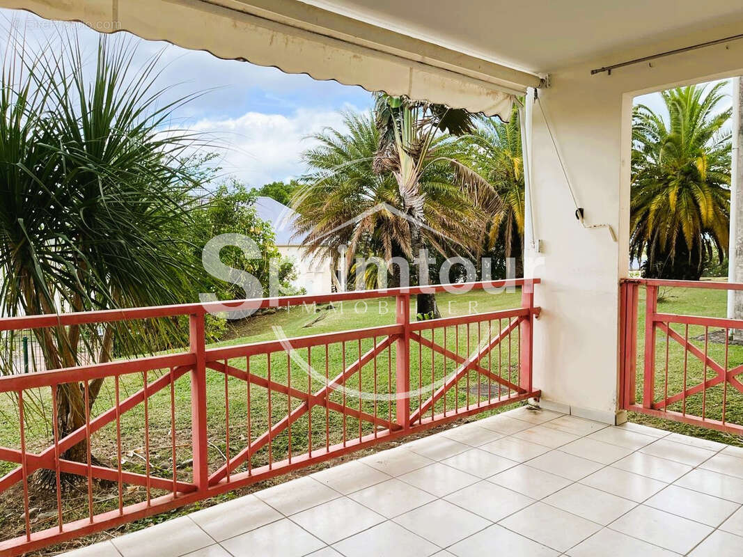 SAINT-CLAUDE - Appartement T3 rénové avec terrasse dans une résidence sécurisée avec piscine - photo 23
