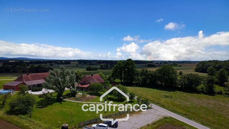 Propriété avec gîtes et chambres d’hôtes dans dépendances séparées et Maison bressane rénovée de 140 m² – Terrain 4374 m² –LOUHA - photo 48