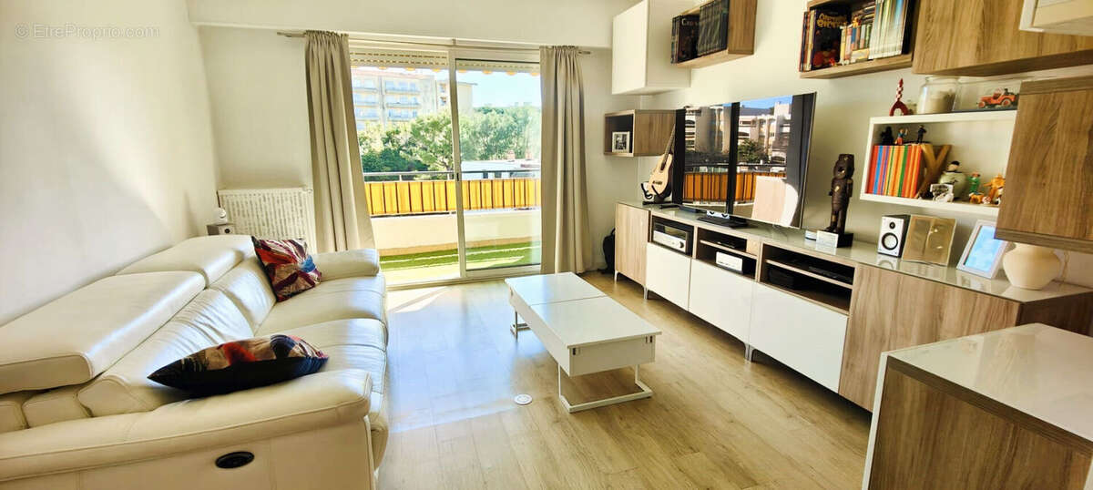 Appartement Antibes 3 pièces 64 m² habitable - 57.71 m2 carrez - dernier étage - parking et cave - photo 2