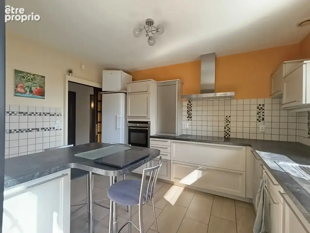 Maison familiale de 180m² à Saint-Genest-Lerpt - photo 3