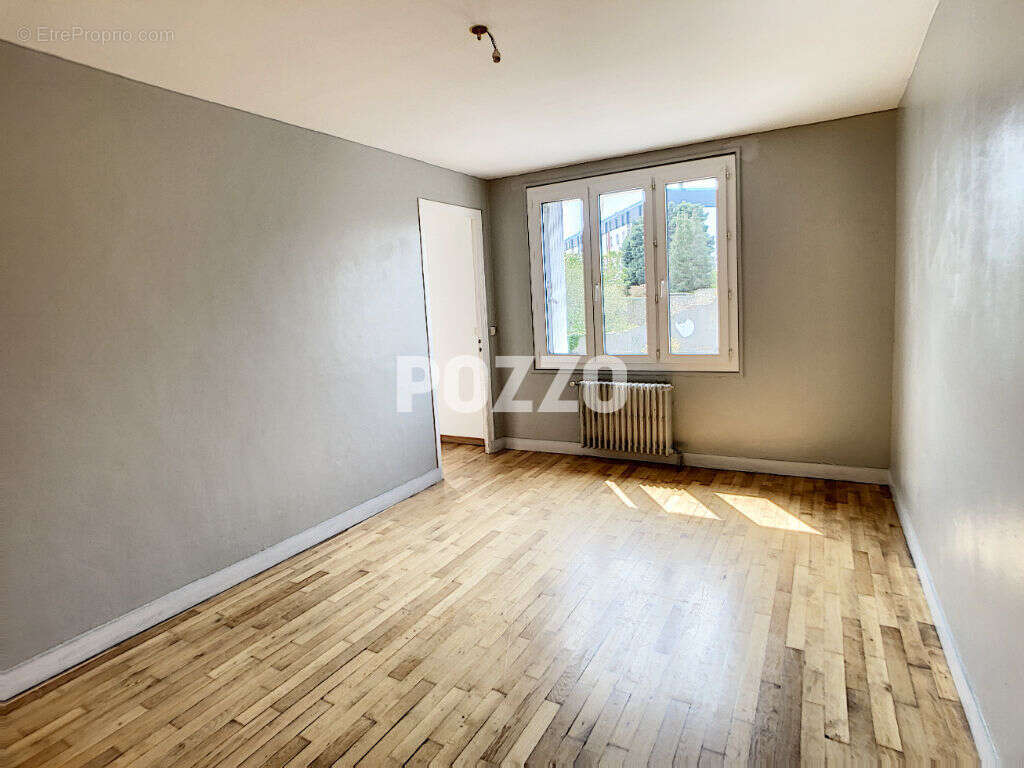 Appartement à DONVILLE-LES-BAINS
