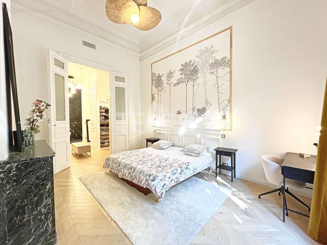 Appartement Haussmannien rénové d'exception - photo 9