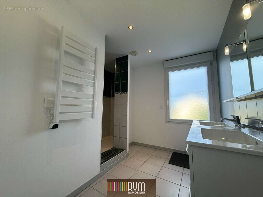 Salle de bain - Appartement à PONT-D&#039;AIN