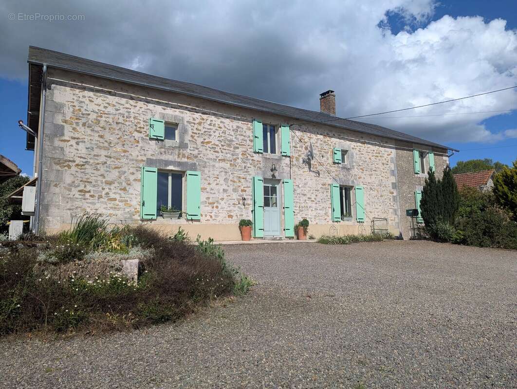 Maison à BRIGUEIL-LE-CHANTRE