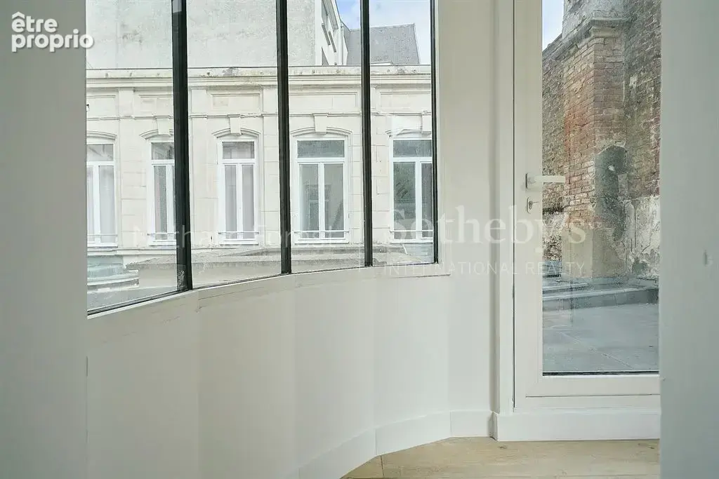 Vieux-Lille , magnifique Duplex type 5 , terrasse entièrement rénové . - photo 9