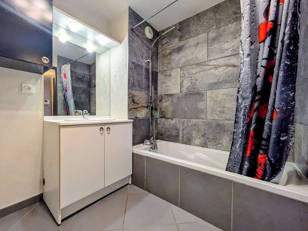 Dernier etage! tres jolie vue sur les montagnes ! - photo 8