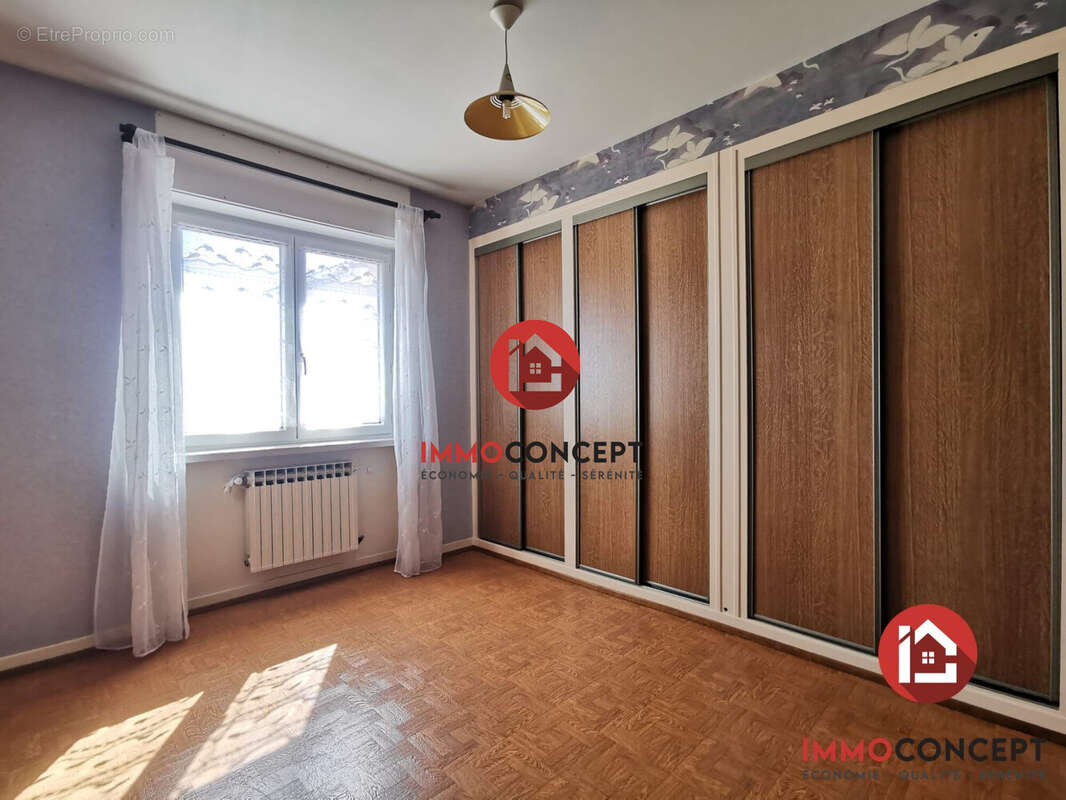 Maison à LAUDUN-L'ARDOISE