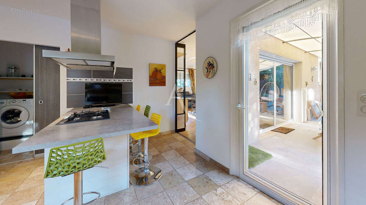 Villa 147 m², 4 chambres, Piscine chauffée, Grand Garage, Terrain 1200 m² - photo 10